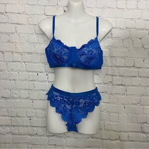 NWOT Blue Lace Sheer Floral Lingerie Size: Large 30B Cup